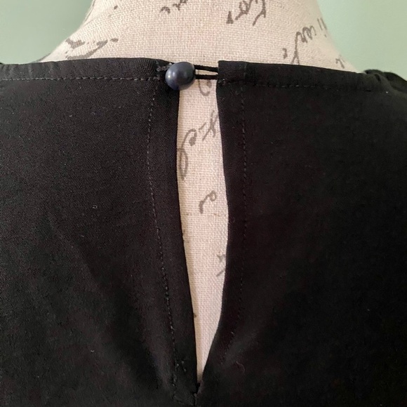 Women’s Elegant Black Ruffle Sleeve Top Size Small - Picture 5 of 9